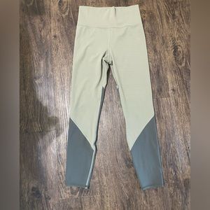 Vuori Two Toned color block Leggings, size S (green/gray)